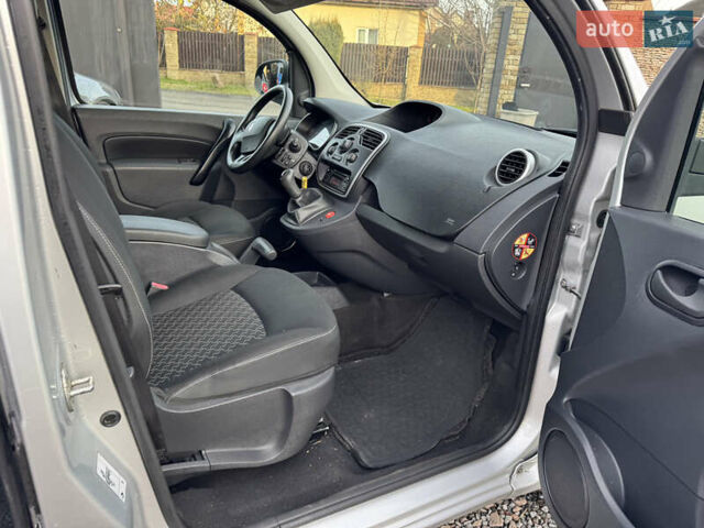 Серый Рено Кенгу, объемом двигателя 1.5 л и пробегом 163 тыс. км за 9600 $, фото 19 на Automoto.ua