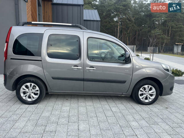 Серый Рено Кенгу, объемом двигателя 1.5 л и пробегом 226 тыс. км за 11400 $, фото 2 на Automoto.ua