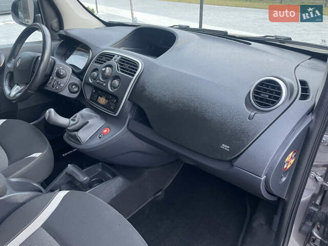 Серый Рено Кенгу, объемом двигателя 1.5 л и пробегом 226 тыс. км за 11400 $, фото 23 на Automoto.ua