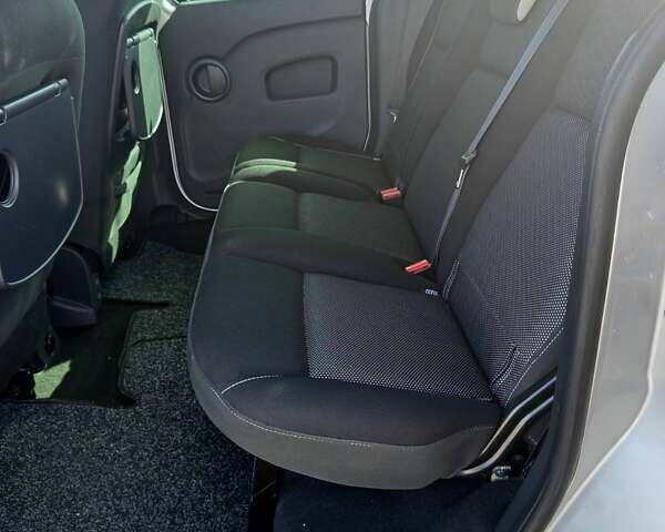 Сірий Рено Кєнгу, об'ємом двигуна 1.5 л та пробігом 185 тис. км за 12200 $, фото 13 на Automoto.ua