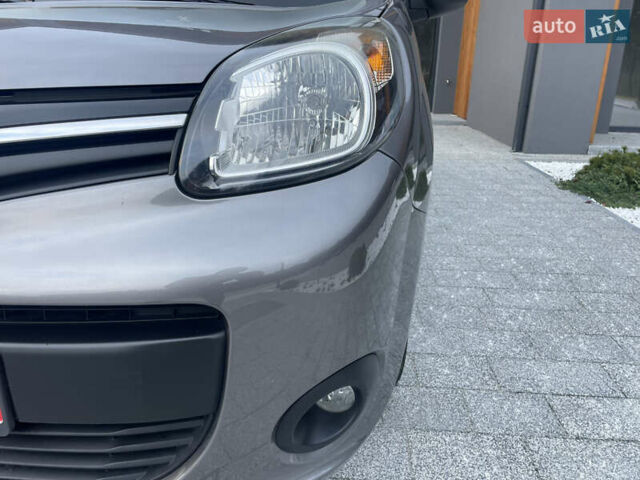 Серый Рено Кенгу, объемом двигателя 1.5 л и пробегом 226 тыс. км за 11400 $, фото 16 на Automoto.ua