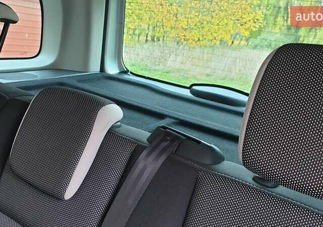 Серый Рено Кенгу, объемом двигателя 1.5 л и пробегом 182 тыс. км за 9800 $, фото 9 на Automoto.ua