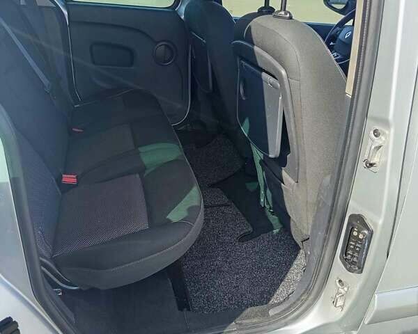 Сірий Рено Кєнгу, об'ємом двигуна 1.5 л та пробігом 185 тис. км за 12200 $, фото 8 на Automoto.ua