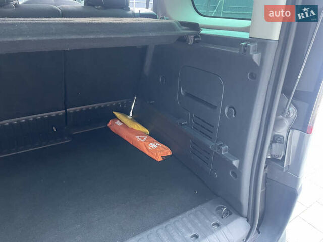 Серый Рено Кенгу, объемом двигателя 1.5 л и пробегом 226 тыс. км за 11400 $, фото 40 на Automoto.ua