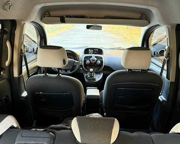 Рено Кєнгу 2014 у Києві на Automoto.ua Сірий Рено Кєнгу, об'ємом двигуна 1.46 л та пробігом 260 тис. км за 12700 $, фото 30 на Automoto.ua