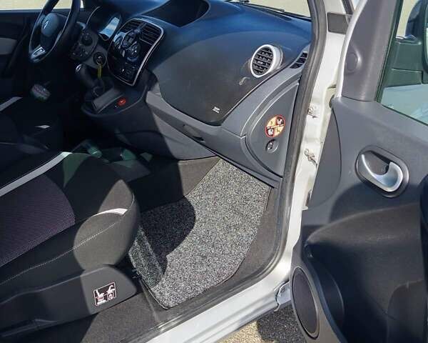 Сірий Рено Кєнгу, об'ємом двигуна 1.5 л та пробігом 185 тис. км за 12200 $, фото 10 на Automoto.ua