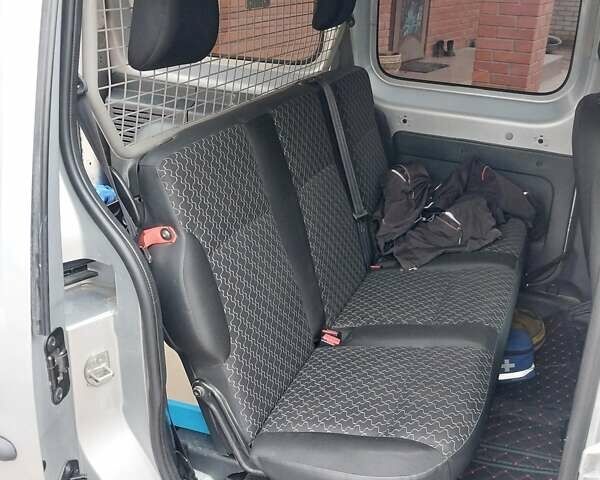 Серый Рено Кенгу, объемом двигателя 1.46 л и пробегом 270 тыс. км за 9600 $, фото 8 на Automoto.ua