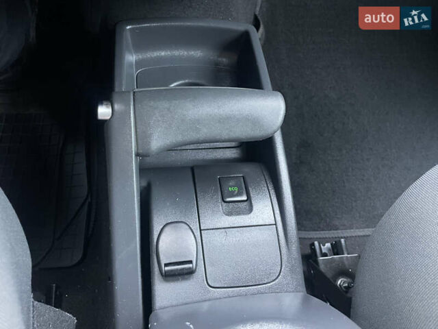 Серый Рено Кенгу, объемом двигателя 1.5 л и пробегом 226 тыс. км за 11400 $, фото 28 на Automoto.ua