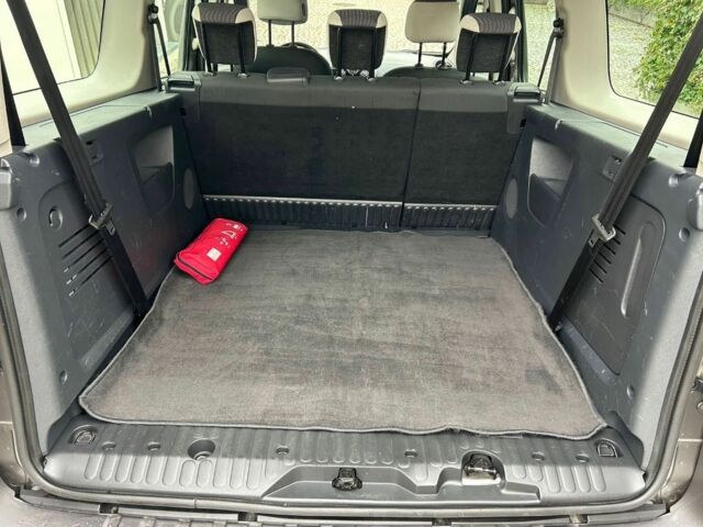 Серый Рено Кенгу, объемом двигателя 1.5 л и пробегом 140 тыс. км за 6400 $, фото 7 на Automoto.ua