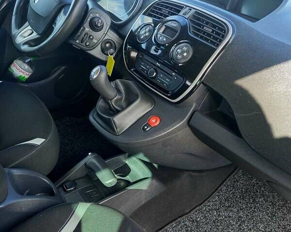 Сірий Рено Кєнгу, об'ємом двигуна 1.5 л та пробігом 185 тис. км за 12200 $, фото 11 на Automoto.ua