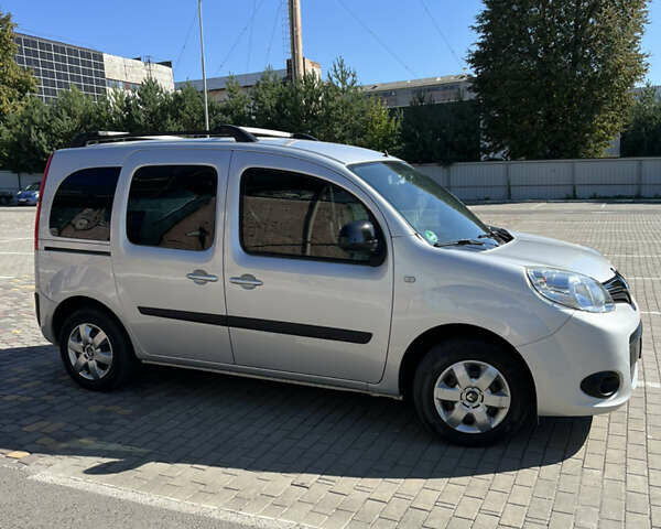 Серый Рено Кенгу, объемом двигателя 1.46 л и пробегом 217 тыс. км за 10400 $, фото 2 на Automoto.ua