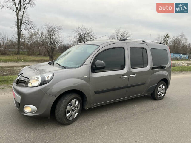 Серый Рено Кенгу, объемом двигателя 1.5 л и пробегом 200 тыс. км за 12700 $, фото 1 на Automoto.ua