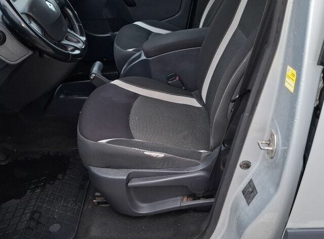 Серый Рено Кенгу, объемом двигателя 1.5 л и пробегом 274 тыс. км за 8200 $, фото 5 на Automoto.ua