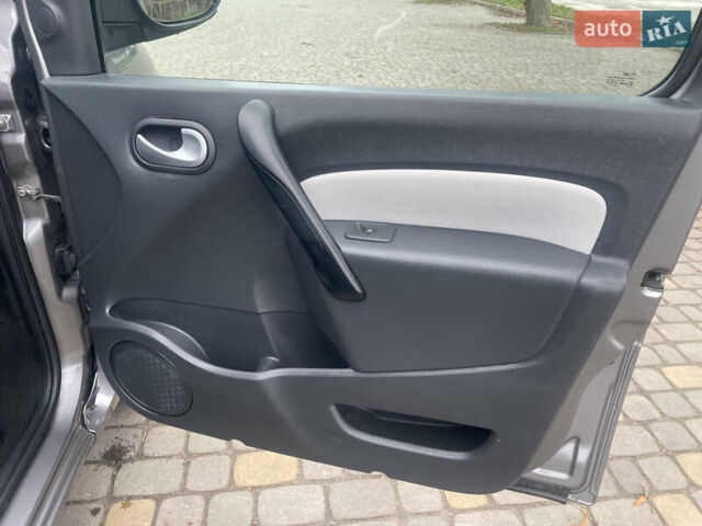 Серый Рено Кенгу, объемом двигателя 1.5 л и пробегом 225 тыс. км за 11700 $, фото 30 на Automoto.ua