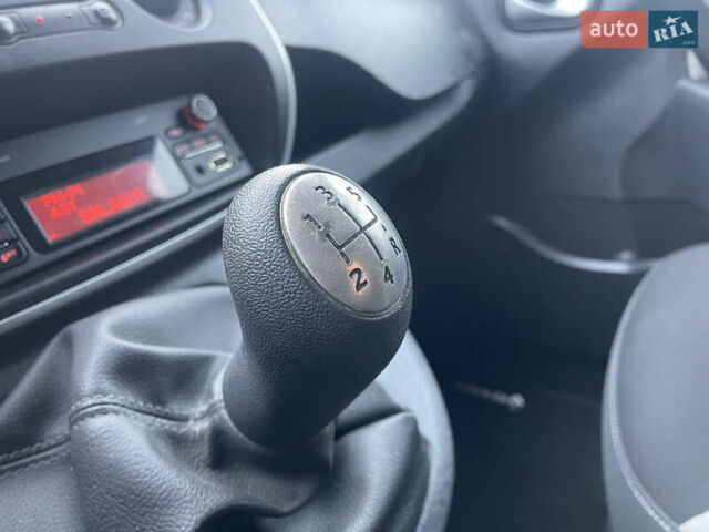 Серый Рено Кенгу, объемом двигателя 1.5 л и пробегом 226 тыс. км за 11400 $, фото 26 на Automoto.ua