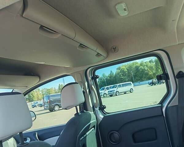 Сірий Рено Кєнгу, об'ємом двигуна 1.5 л та пробігом 185 тис. км за 12200 $, фото 12 на Automoto.ua