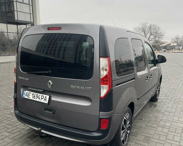 Серый Рено Кенгу, объемом двигателя 1.5 л и пробегом 300 тыс. км за 9700 $, фото 5 на Automoto.ua