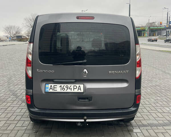 Серый Рено Кенгу, объемом двигателя 1.5 л и пробегом 300 тыс. км за 9700 $, фото 4 на Automoto.ua