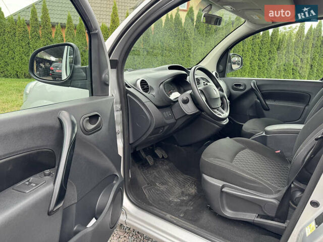Рено Кенгу 2014 в Луцке на Automoto.ua Серый Рено Кенгу, объемом двигателя 1.5 л и пробегом 163 тыс. км за 10100 $, фото 10 на Automoto.ua