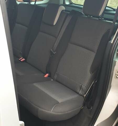 Сірий Рено Кєнгу, об'ємом двигуна 1.5 л та пробігом 182 тис. км за 9800 $, фото 7 на Automoto.ua