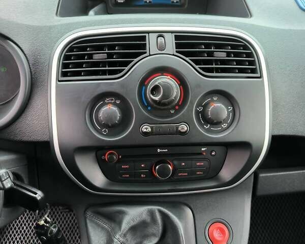 Серый Рено Кенгу, объемом двигателя 1.46 л и пробегом 265 тыс. км за 11900 $, фото 1 на Automoto.ua