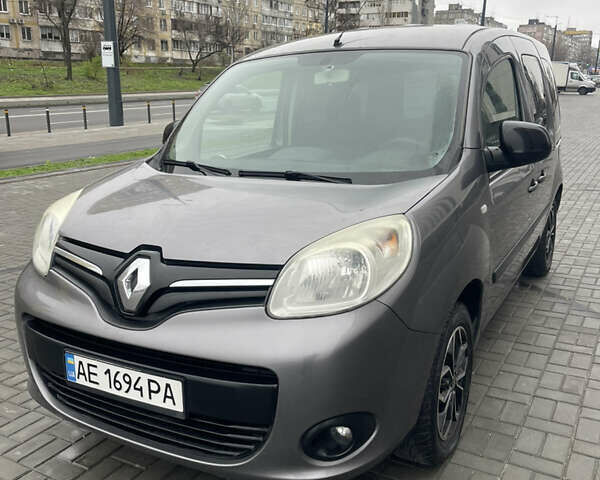 Серый Рено Кенгу, объемом двигателя 1.5 л и пробегом 300 тыс. км за 9700 $, фото 7 на Automoto.ua