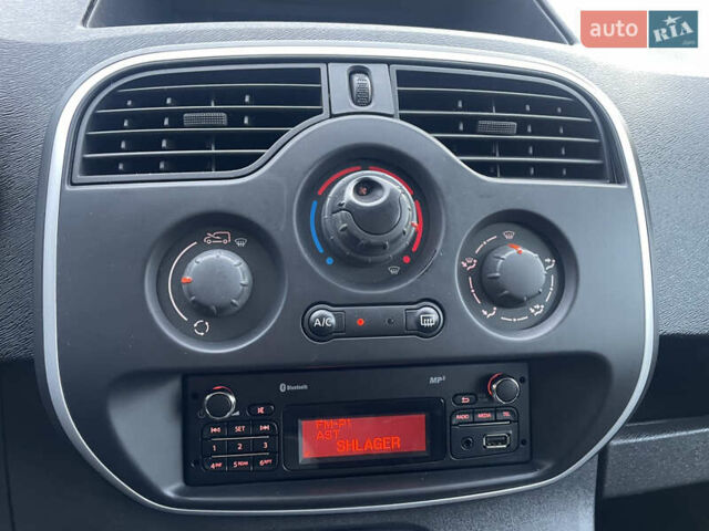 Серый Рено Кенгу, объемом двигателя 1.5 л и пробегом 226 тыс. км за 11400 $, фото 25 на Automoto.ua