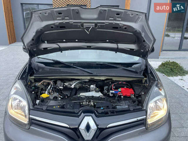 Серый Рено Кенгу, объемом двигателя 1.5 л и пробегом 226 тыс. км за 11400 $, фото 45 на Automoto.ua