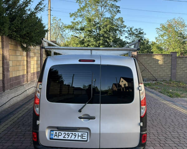 Рено Кенгу 2015 в Запорожье на Automoto.ua Серый Рено Кенгу, объемом двигателя 1.46 л и пробегом 289 тыс. км за 9999 $, фото 6 на Automoto.ua