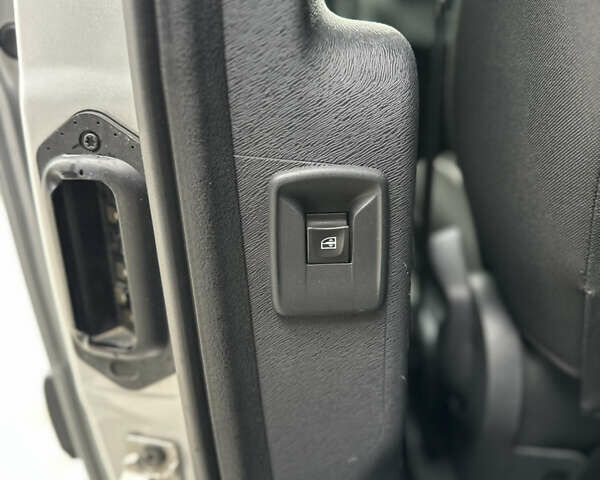 Сірий Рено Кєнгу, об'ємом двигуна 1.5 л та пробігом 264 тис. км за 12800 $, фото 20 на Automoto.ua