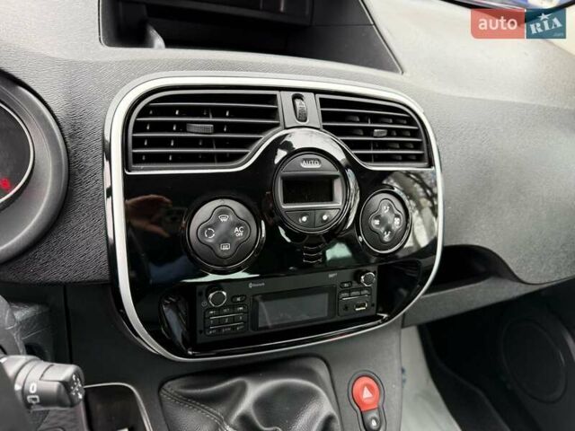 Сірий Рено Кєнгу, об'ємом двигуна 1.5 л та пробігом 241 тис. км за 12500 $, фото 13 на Automoto.ua