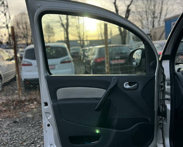 Серый Рено Кенгу, объемом двигателя 1.5 л и пробегом 189 тыс. км за 10900 $, фото 41 на Automoto.ua