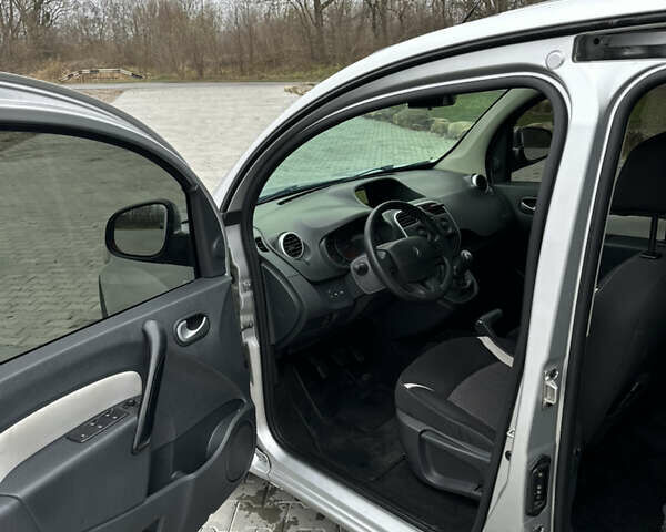 Сірий Рено Кєнгу, об'ємом двигуна 1.5 л та пробігом 264 тис. км за 12800 $, фото 9 на Automoto.ua