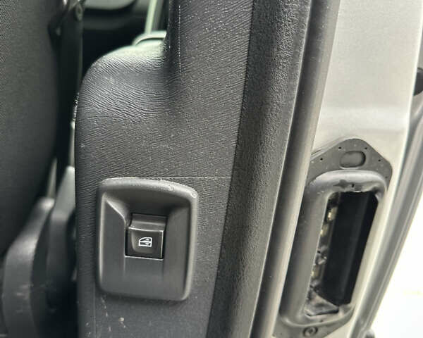 Сірий Рено Кєнгу, об'ємом двигуна 1.5 л та пробігом 264 тис. км за 12800 $, фото 21 на Automoto.ua