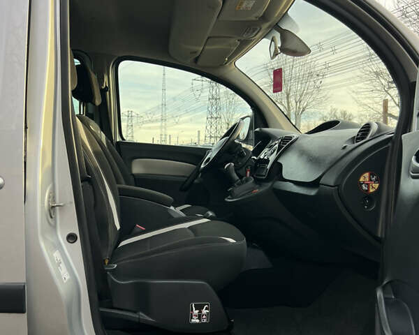 Серый Рено Кенгу, объемом двигателя 1.5 л и пробегом 189 тыс. км за 10900 $, фото 44 на Automoto.ua