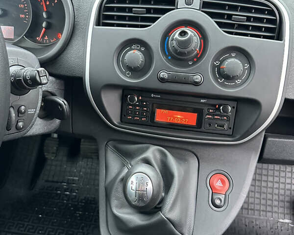 Сірий Рено Кєнгу, об'ємом двигуна 1.5 л та пробігом 179 тис. км за 12999 $, фото 23 на Automoto.ua