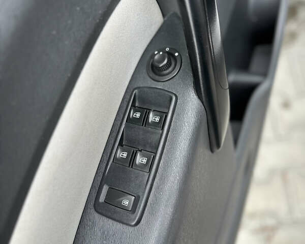 Сірий Рено Кєнгу, об'ємом двигуна 1.5 л та пробігом 264 тис. км за 12800 $, фото 22 на Automoto.ua