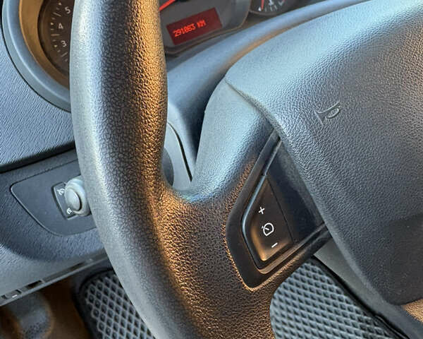 Рено Кенгу 2015 в Запорожье на Automoto.ua Серый Рено Кенгу, объемом двигателя 1.46 л и пробегом 289 тыс. км за 9999 $, фото 12 на Automoto.ua