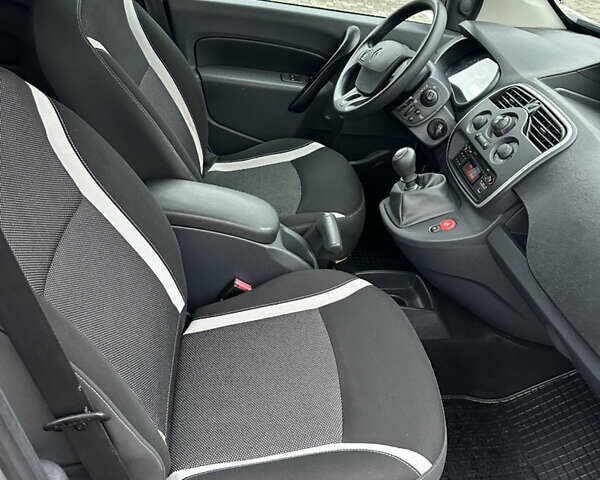 Сірий Рено Кєнгу, об'ємом двигуна 1.5 л та пробігом 179 тис. км за 12999 $, фото 21 на Automoto.ua