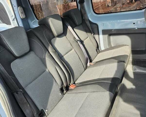 Серый Рено Кенгу, объемом двигателя 0 л и пробегом 70 тыс. км за 13650 $, фото 7 на Automoto.ua