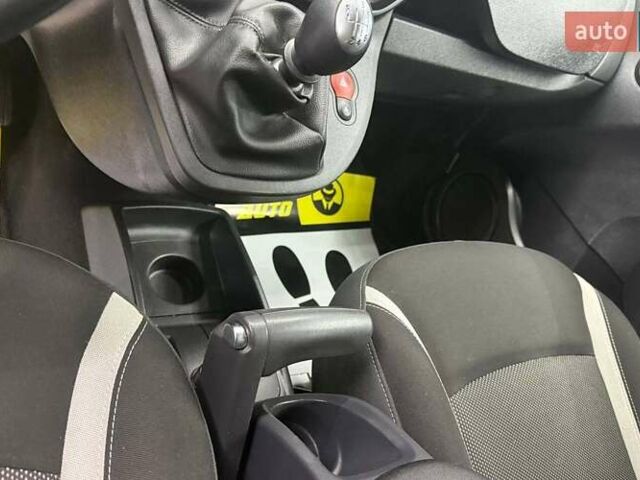 Серый Рено Кенгу, объемом двигателя 1.46 л и пробегом 271 тыс. км за 14450 $, фото 12 на Automoto.ua