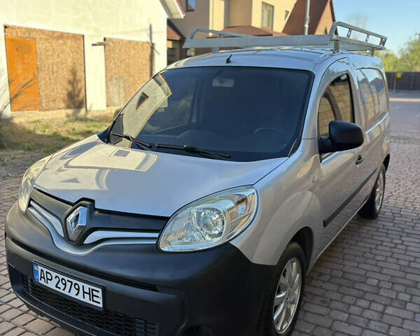 Рено Кенгу 2015 в Запорожье на Automoto.ua Серый Рено Кенгу, объемом двигателя 1.46 л и пробегом 289 тыс. км за 9999 $, фото 8 на Automoto.ua