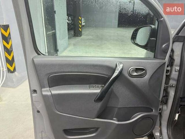 Серый Рено Кенгу, объемом двигателя 1.46 л и пробегом 271 тыс. км за 14450 $, фото 6 на Automoto.ua