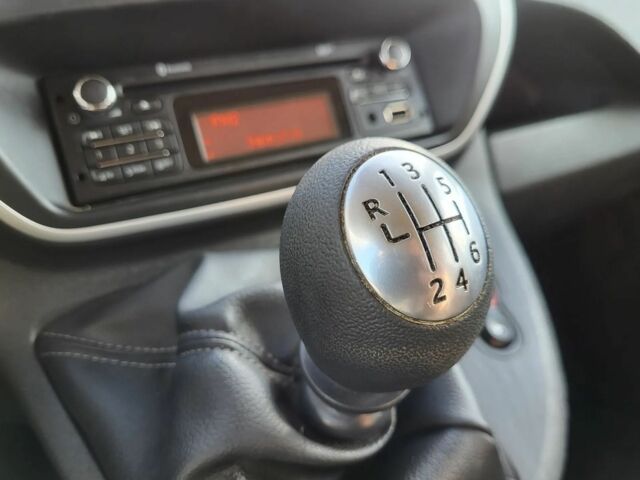 Серый Рено Кенгу, объемом двигателя 1.2 л и пробегом 173 тыс. км за 5700 $, фото 12 на Automoto.ua