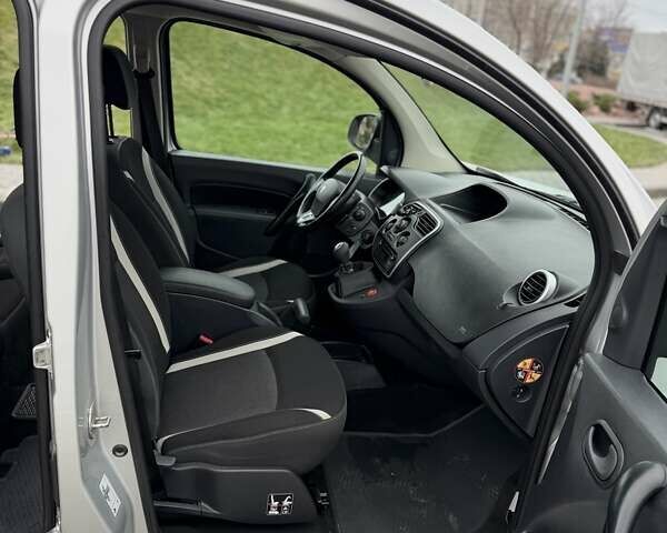 Серый Рено Кенгу, объемом двигателя 1.5 л и пробегом 173 тыс. км за 12500 $, фото 10 на Automoto.ua