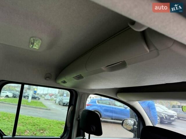 Сірий Рено Кєнгу, об'ємом двигуна 1.5 л та пробігом 241 тис. км за 12500 $, фото 21 на Automoto.ua