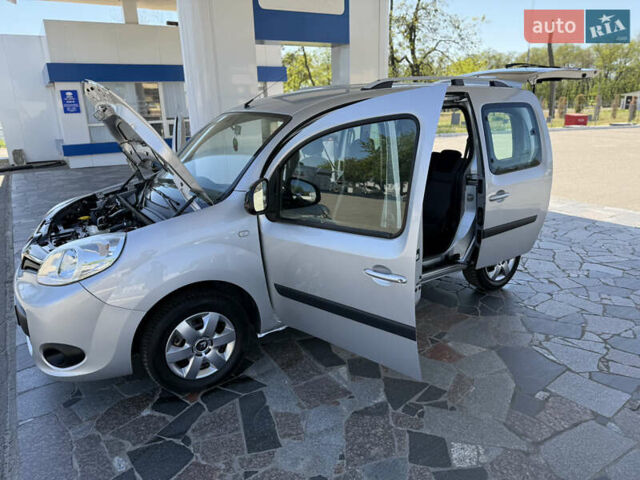 Сірий Рено Кєнгу, об'ємом двигуна 1.5 л та пробігом 156 тис. км за 11999 $, фото 93 на Automoto.ua