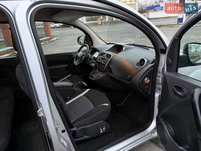 Серый Рено Кенгу, объемом двигателя 1.5 л и пробегом 172 тыс. км за 12999 $, фото 44 на Automoto.ua