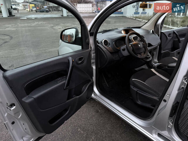 Серый Рено Кенгу, объемом двигателя 1.5 л и пробегом 172 тыс. км за 12999 $, фото 58 на Automoto.ua