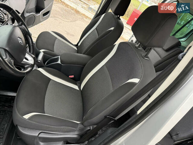 Серый Рено Кенгу, объемом двигателя 1.5 л и пробегом 196 тыс. км за 12999 $, фото 64 на Automoto.ua